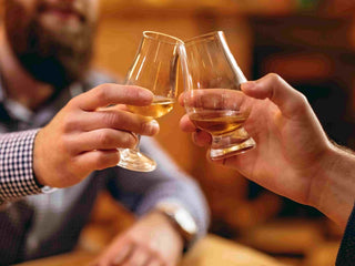 Die Kunst des Whisky-Genusses: Warum die Wahl der  Whiskygläser  entscheidend ist - Holzallerliebst.shop
