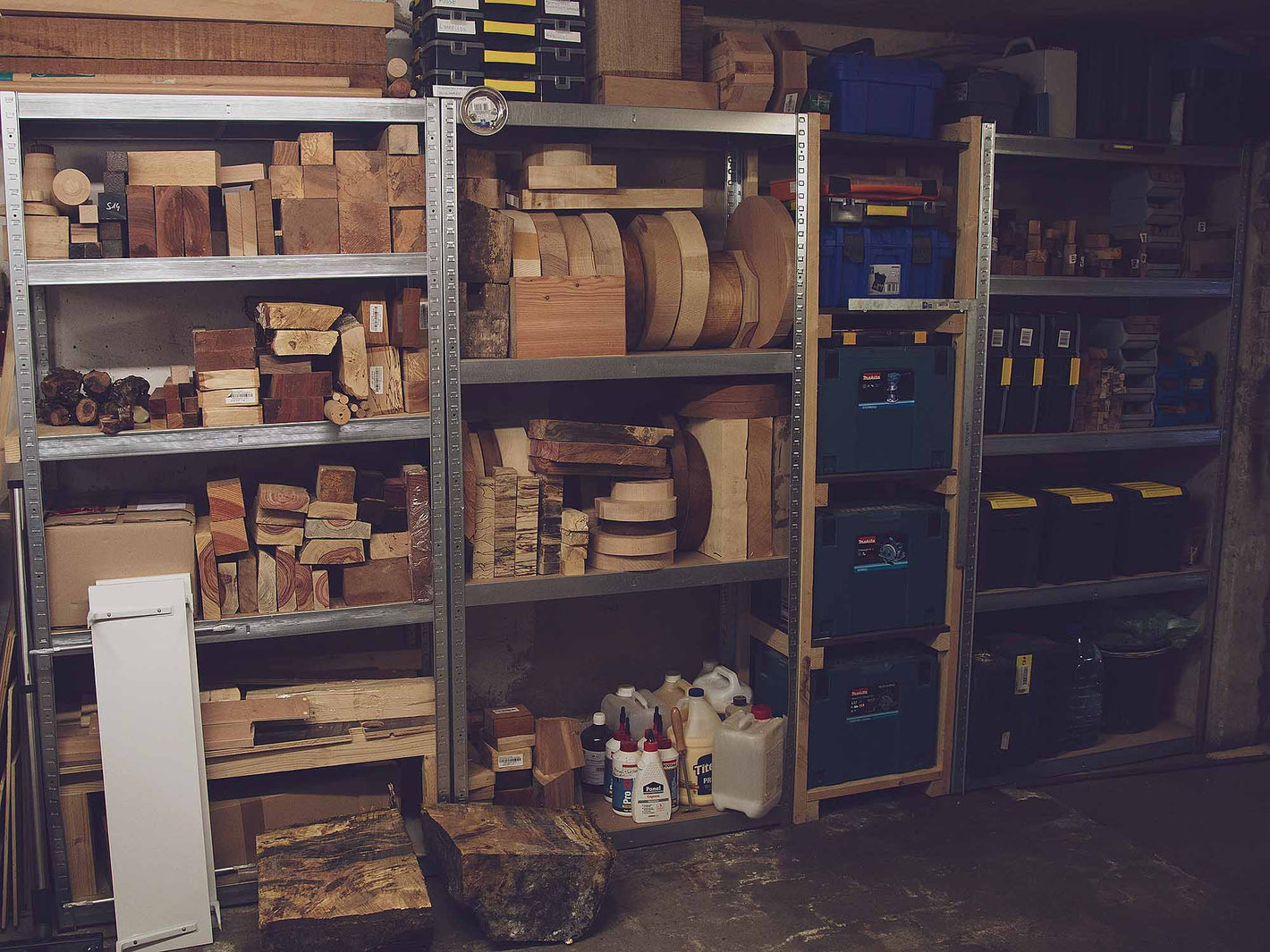 Holzlager von Dirk aus der Werkstatt von D.B.S. Hand&Wood bei Holzasllerliebst, drechseln, handgemacht, aus holz