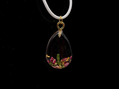 Epoxy Halskette mit echtem Heidekraut Blumen Blüten Epoxidharz KettenHolzallerliebst.shop