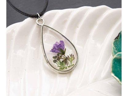 Halskette aus echten Blumen mit Lünette Blumen Blüten Epoxidharz KettenHolzallerliebst.shop