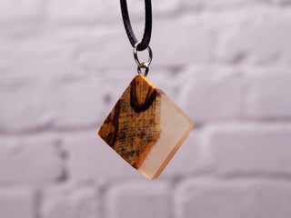 Holzschmuck Ketten Wood&Resin - Albaldah altholz aus Holz aussergewöhnlicher_schmuck HalskettenHolzallerliebst.shop