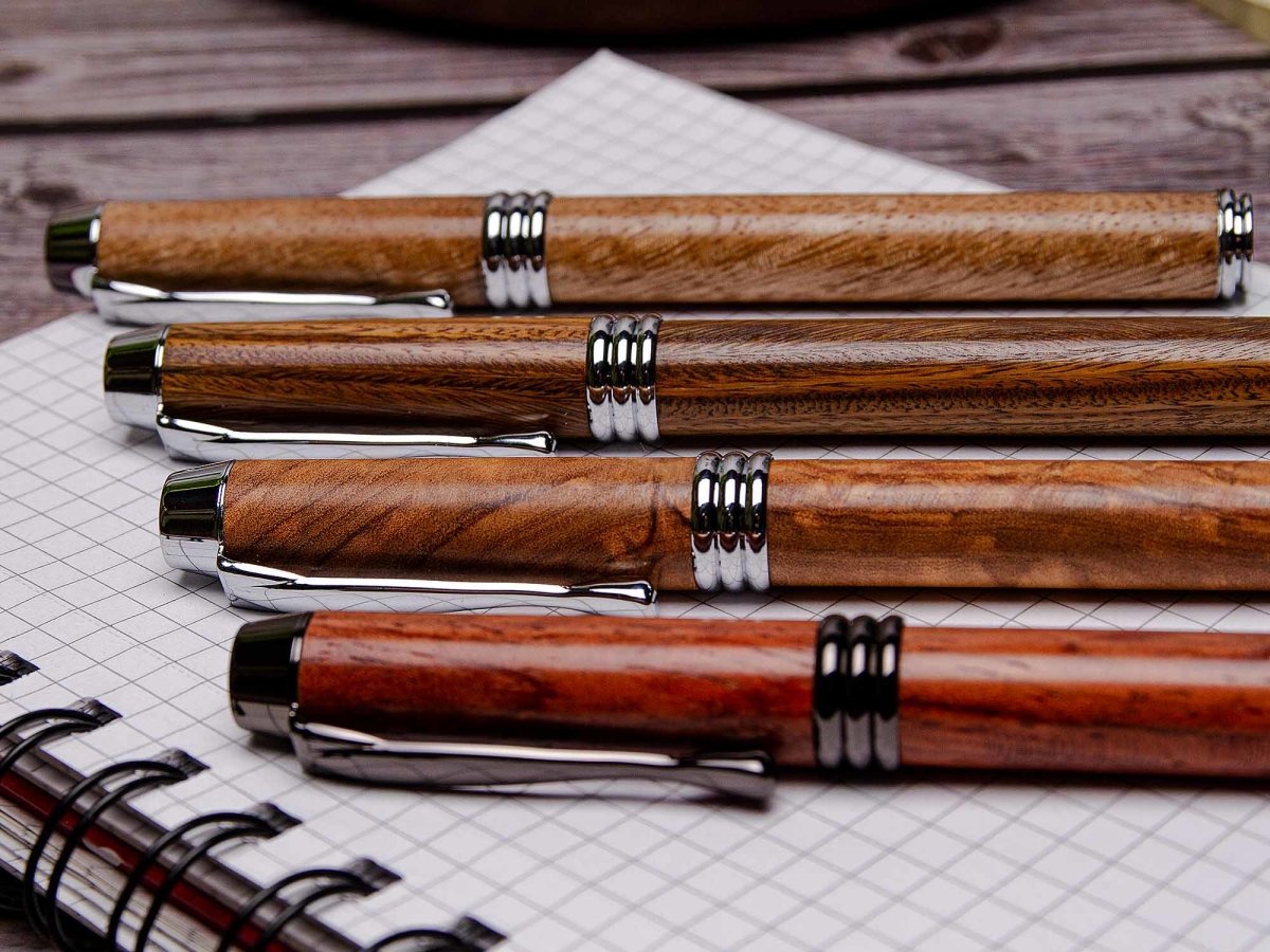 Tintenroller aus besonderem Holz außergewöhnlich Dirk für_sie KugelschreiberHolzallerliebst.shop