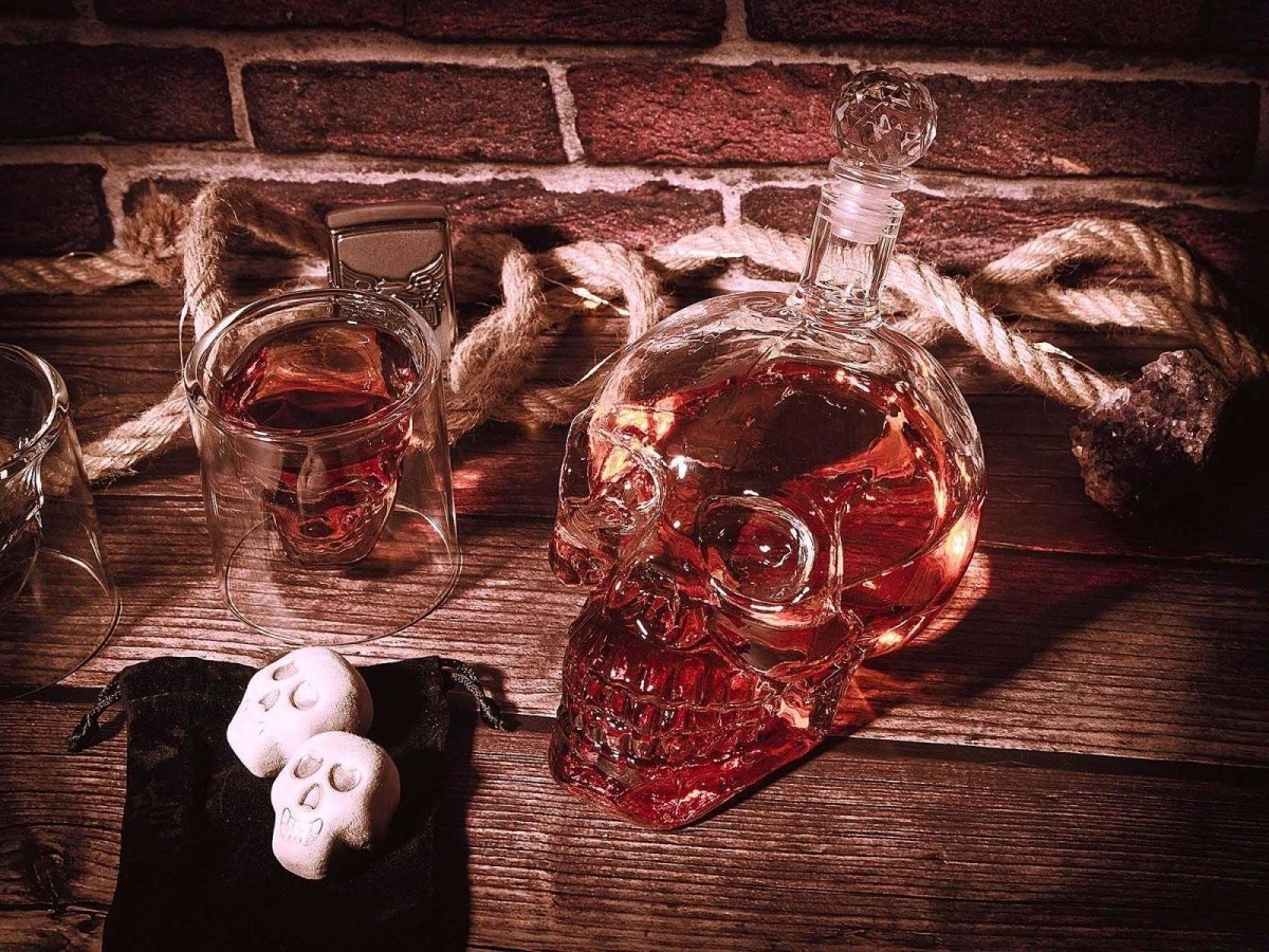 Gläserne Totenkopf Karaffe für Whisky & Co